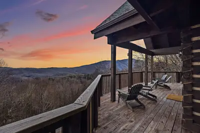 Stunning Cabin Overlooking the Blue Ridge Mountains