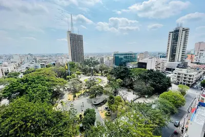 Image de Huge 4 bedroom\/4 bathroom, fully renovated condo in the heart of Guayaquil.