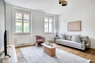 Image de Sunlit Matthäus 3 Room w\/ Storage, nr Market, by Blueground