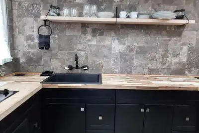 Image de Upscale studio apartment newly remodeled