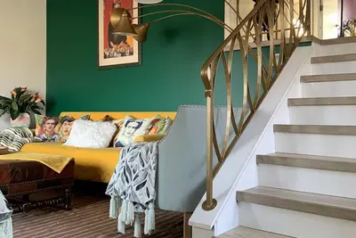 Image de Pet Friendly, Near O’Hare, Fenced in, Cheerful Frida & Diego Home, up to 6 ppl