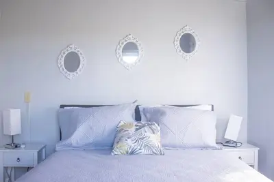 Apt 2 Stylish 2 bed cosy and comfortable