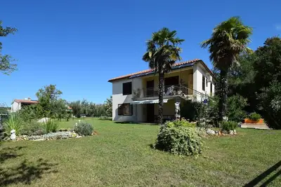 Image de Appartement de trois chambres avec la terrasse Njivice, Krk (A-20468-a)