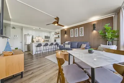 Image de Newly renovated, Free Parking, One block to Waikiki Beach