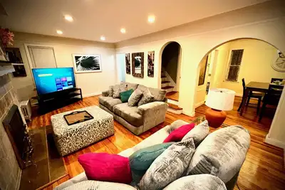 Image de 3br 4bed 2 1/2bath Beautiful Home away from home nestled University district.