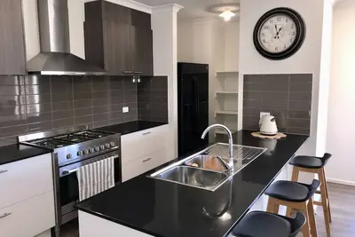Image de New, modern & spacious in a perfect quiet location only 10 minutes from the city