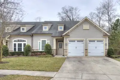Image de 4 Br, 2. 5 Ba Townhome, Quick shuttle to Beach, Close to Pools, Waterpark, and Free Activities!