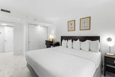 Image de Comfortable Stay! 3 Relaxing Units, Onsite Pool, Kitchen, Near Coco Walk