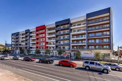 Image de Loft Minutes Away From Downtown!