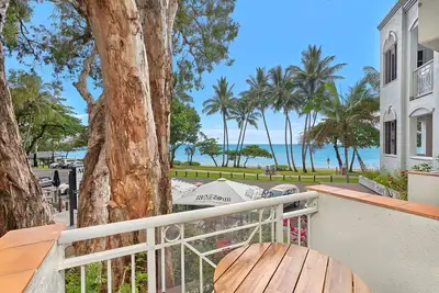 Image de Alassio 2 Bedroom Beachfront Beach Front 202