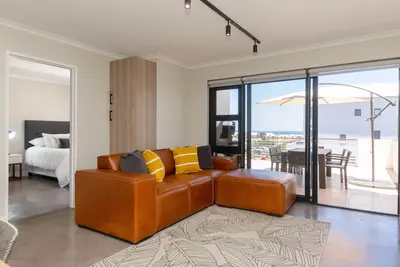 Image de Azure   22 - Loadshedding Free Apartment by Hmh