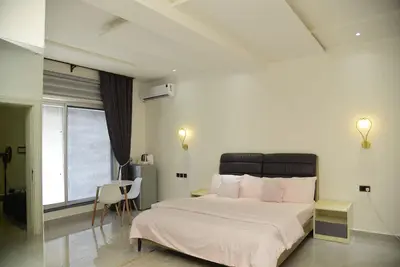 Image de Exquisite extremely clean and cozy home 25 minutes from the airport