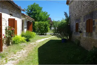 Image de Charme authentique, idéal pour cousineries, mais adaptable, dans un calme hameau