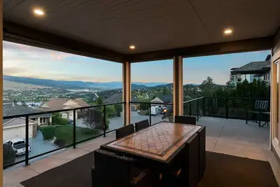 Image de The Driftwood | Hot Tub, Wineries & Lakes
