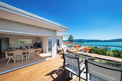 Image de 4 Bedroom Home  with Panoramic Ocean Views and pool
