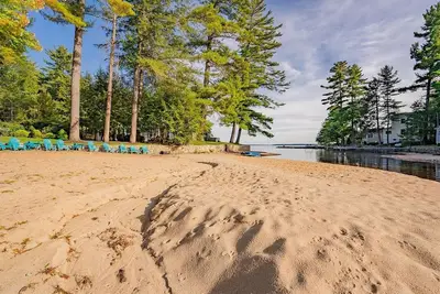 Image de Sleeps 14 With A Sandy Beach And A Dock