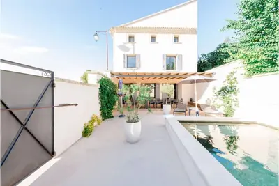 Image de Maison de maître de 300 m2 avec piscine