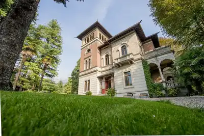 Image de Villa in pure Art Nouveau style with swimming pool and park