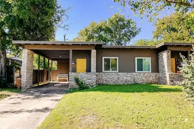 Image de Mellow Yellow - Adorable sunny duplex in desirable Barton Hills!