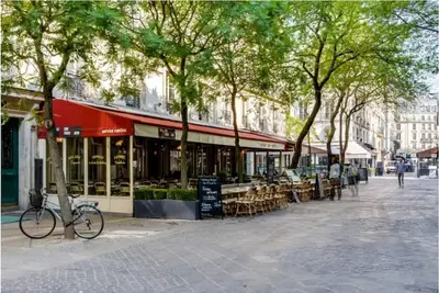 Image de A vivid picture of a quintessential Parisian experience!