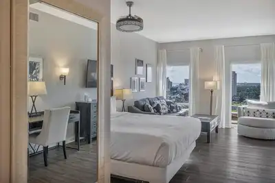 Image de Stunning View Studio with King Bed & Kitchenette, Sleeps 4 at Sandestin Golf and Beach Resort!