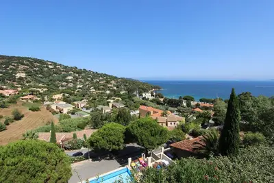Image de Le Lavandou-Aiguebelle-vue mer- piscine chaufée- plage 300m - garage - clima