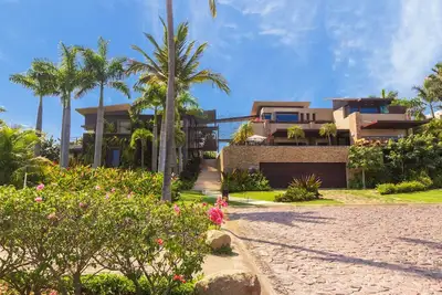 Image de Casa Herradura in Lagos del Mar by Mita Residential. OceanView, Pool, Swim up Bar