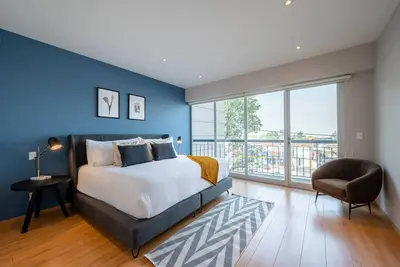 Image de Capitalia - Design, Safe & Comfy