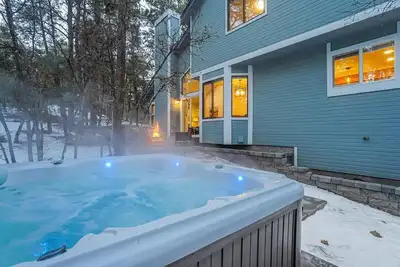 Image de Mountain Modern Retreat! Ford Amph / Bbq / Fire Pit / Hot Tub
