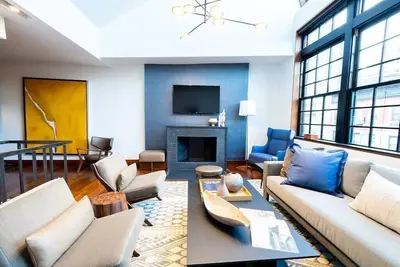 Image de 10-3  Designer East Village 3br Triplex Townhouse
