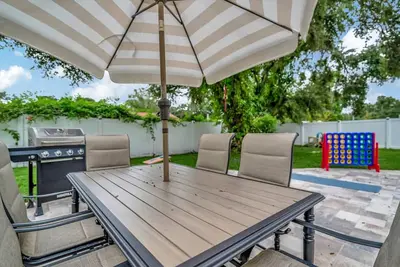 Image de Sunlit Family Home, Fenced-in Yard 15 mins 2 beach