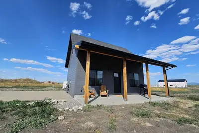 Image de Brand New Mountain View Cabin, Rural Setting 30 Min. from Big Sky! Dogs Welcome!
