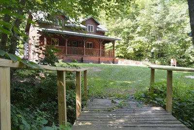 Image de Maplewood Cabin: Secluded Romance with Private Hot Tub while Star Gazing.