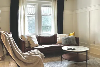 Image de Tucked Away Family Friendly Home - Mins to Parks and Shops -  Only 25 min to Nyc
