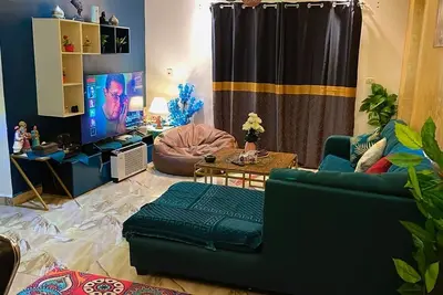 Image de Romantic Family Size 2br With Private Garden Close to Airport