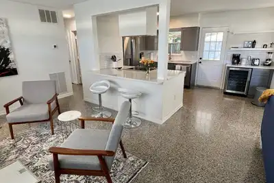 Image de Bright, Modern, Beautiful Home in St Pete w/ Patio & Fire Pit