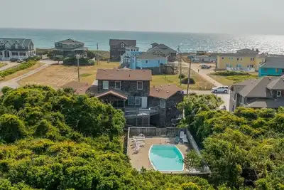Image de 6 Br Semi Oceanfront home w/Private Pool & Ocean View