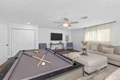 Image de Luxury Meets Convenience-Your Private Oasis Awaits!