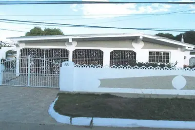 Image de Large Private One bedroom Ac, Hot water Bathroom closet and