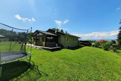 Image de Maison individuelle avec piscine hors sol et spa