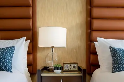 Image de 2 Pet-friendly Units at Dossier Hotel! Valet Parking & Ev Charging Stations