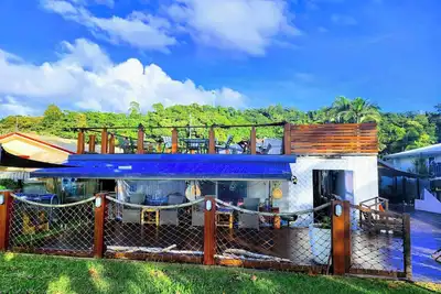 Image de Absolute Ocean Front with rooftop Ocean views.