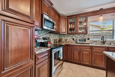 Image de Downtown Palm Harbor Sunshine Retreat w\/ Heated Pool & Game Room