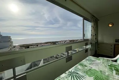 Appartement 2 pièces avec loggia, à 200m de la mer, 4 couchages, avec Tv et lave-linge séchant