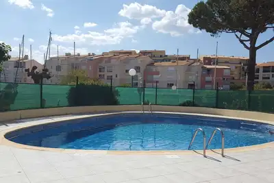 Image de Studio mezzanine avec clim, piscine, proche plage, ascenseur, lave-linge
