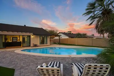 Image de This house is a 4 bedroom(s), 2. 5 bathrooms, located in Scottsdale, Az.