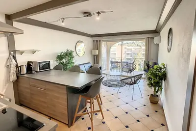 Image de Appartement calme, avec piscine et près de la plage.