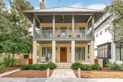 Image de R&B Cottage & Carriage House— Exquisite coastal compound close to Sky pool