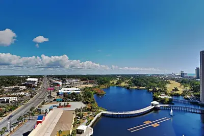 Image de Laketown Wharf #1337 | Waterfront Paradise!