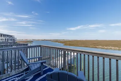 Image de Waterfront Pet-Friendly Townhome w/ Dock, Cleaning Station & Boat Slip